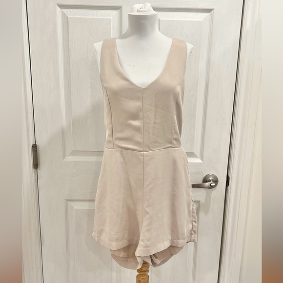 Mod Ref Tie Up Open Convertible Back Short Romper - Picture 10 of 16